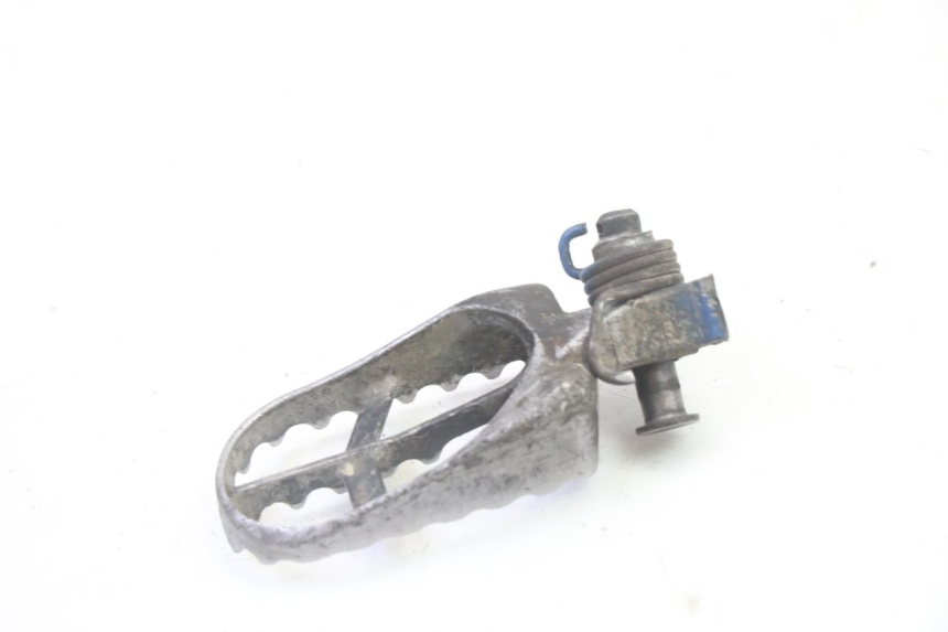 photo de PEDANA ANTERIORE SINISTRA YAMAHA YZ 125 (1998 - 2005) - Altra angolazione