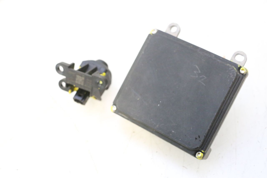photo de TELECAMERA RETROMARCIA PIAGGIO MP3 HPE 530 (2022 - 2026) - Dettaglio del componente