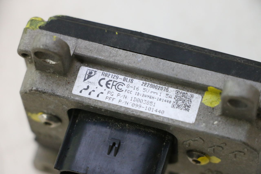 photo de TELECAMERA RETROMARCIA PIAGGIO MP3 HPE 530 (2022 - 2026) - Primo piano tecnico