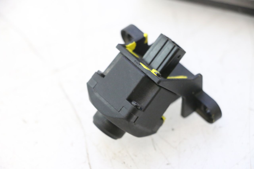 photo de TELECAMERA RETROMARCIA PIAGGIO MP3 HPE 530 (2022 - 2026) - Ricambio usato controllato