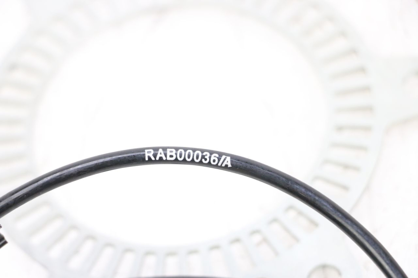 photo de SENSORE ABS POSTERIORE ROYAL ENFIELD CONTINENTAL GT 650 (2019 - 2024) - Dettaglio del componente