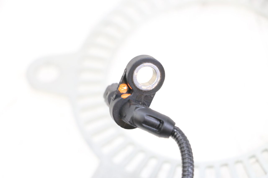 photo de SENSORE ABS POSTERIORE ROYAL ENFIELD CONTINENTAL GT 650 (2019 - 2024) - Altra angolazione