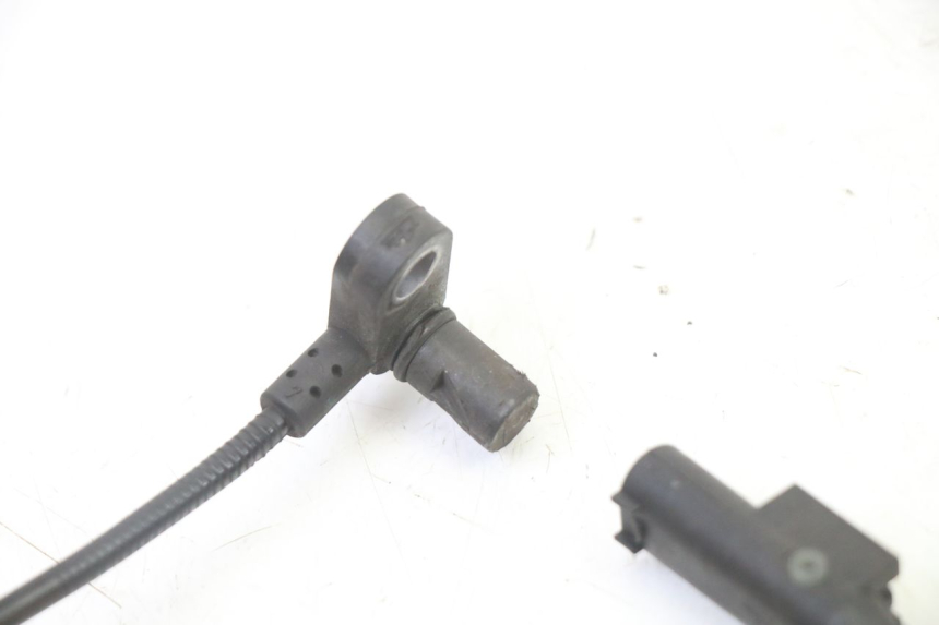 photo de SENSORE ABS POSTERIORE BMW G310 R 310 (2016 - 2020) - Primo piano tecnico