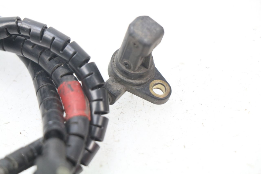 photo de Sensore ABS posteriore PIAGGIO VESPA GTS SUPER IE 125 (2009 - 2016) - Primo piano tecnico