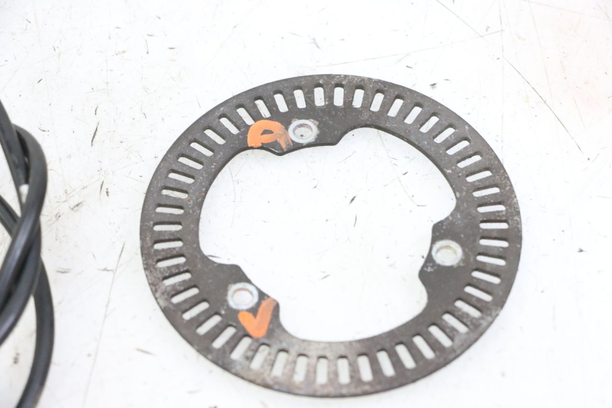 photo de SENSORE ABS ANTERIORE SUZUKI BURGMAN 125 (2015 - 2017) - Primo piano tecnico