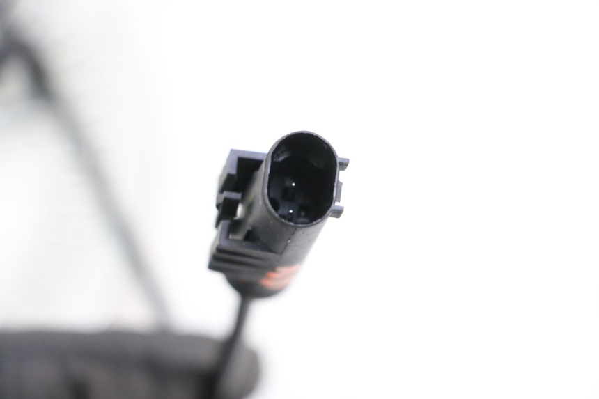 photo de SENSORE ABS ANTERIORE ROYAL ENFIELD CONTINENTAL GT 650 (2019 - 2024) - Primo piano tecnico