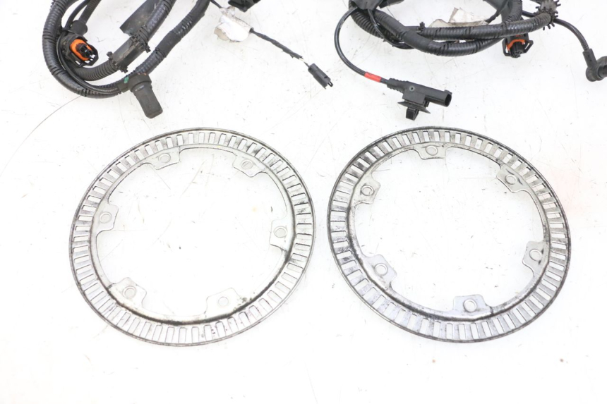 photo de SENSORE ABS ANTERIORE PIAGGIO MP3 HPE 300 (2019 - 2026) - Caratteristiche distintive