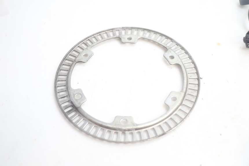 photo de SENSORE ABS ANTERIORE PIAGGIO MP3 HPE 530 (2022 - 2026) - Primo piano tecnico