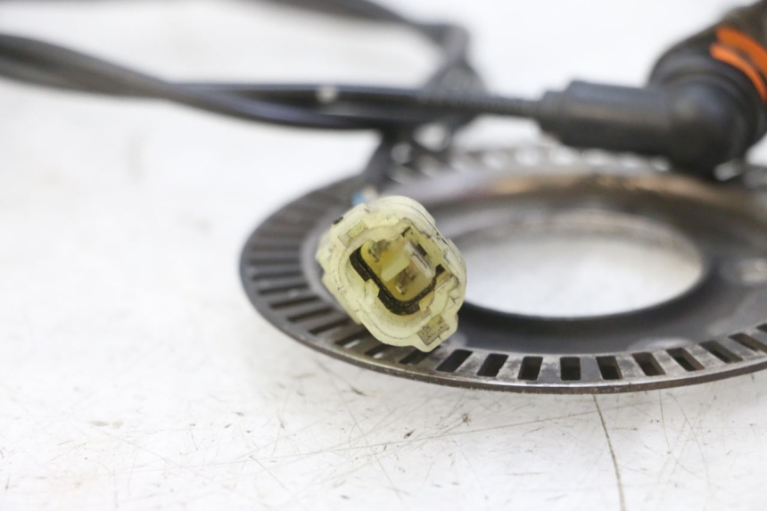 photo de CAPTEUR ABS ANTERIORE PEUGEOT SATELIS 125 (2013 - 2018) - Zoom sullo stato d'uso