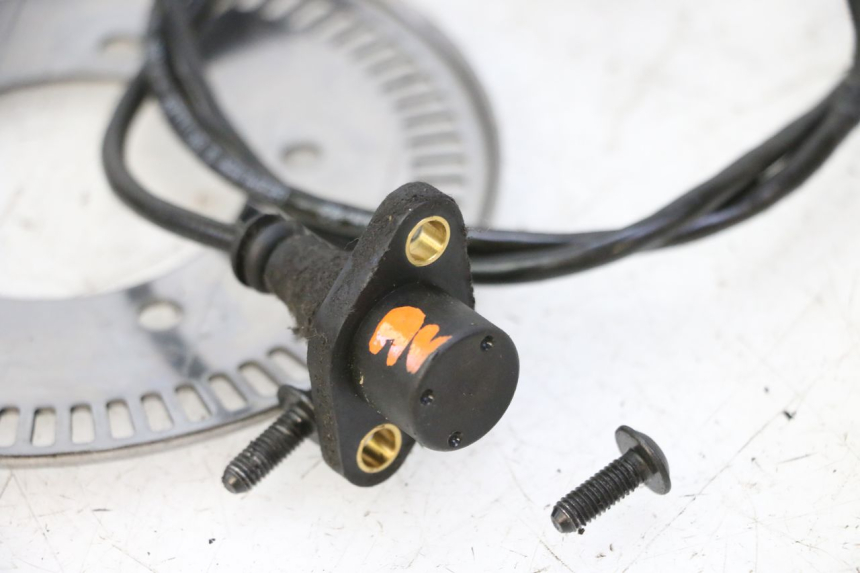 photo de CAPTEUR ABS ANTERIORE PEUGEOT SATELIS 125 (2006 - 2009) - Zoom sullo stato d'uso