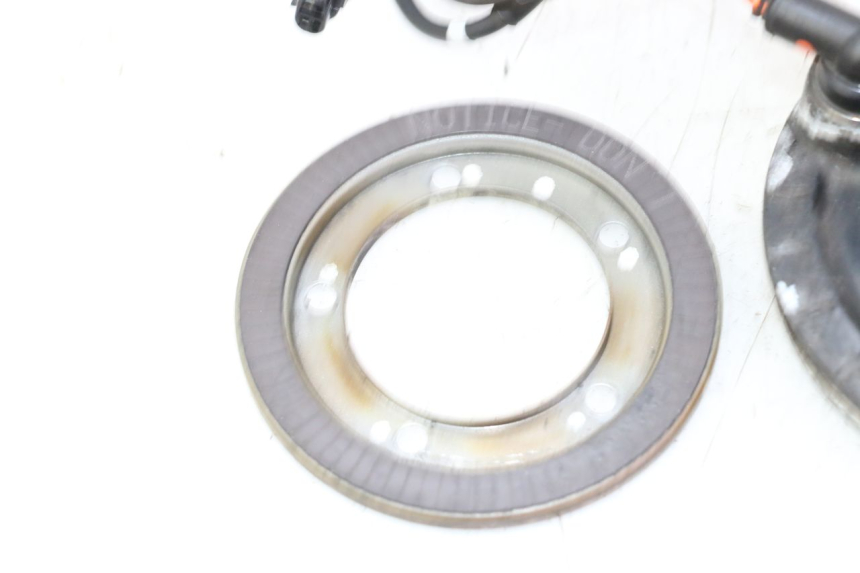 photo de CAPTEUR ABS ANTERIORE YAMAHA X-MAX XMAX 125 (2010 - 2013) - Dettagli dei punti di fissaggio