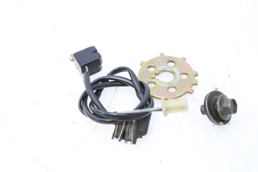 photo de ACCENSIONE CAPTATORI YAMAHA FJR 1300 (2001 - 2005) - Altra angolazione