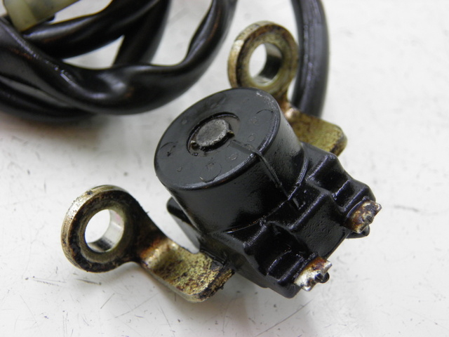 photo de ACCENSIONE CAPTATORI YAMAHA FZS FAZER 1000 (2003 - 2005) - Primo piano tecnico