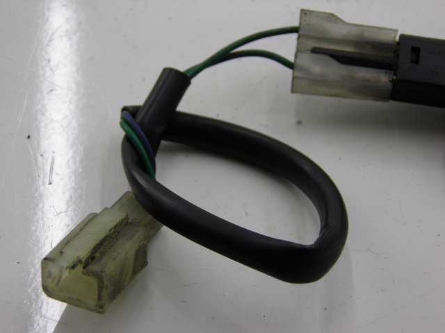 photo de CAPTEUR APERTURA BAULE PEUGEOT SATELIS 125 (2006 - 2009) - Dettaglio del componente