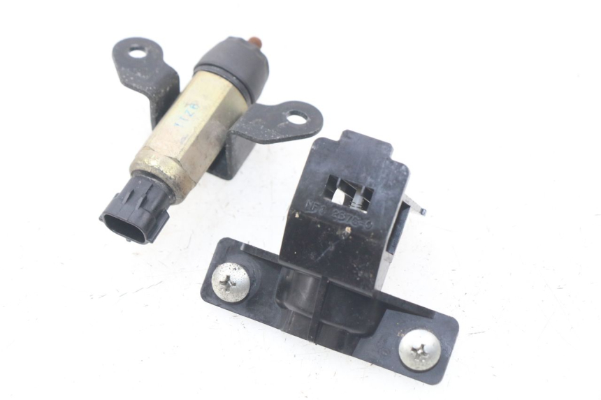 photo de Sensore apertura sella YAMAHA FJR ABS 1300 (2006 - 2012) - Altra angolazione