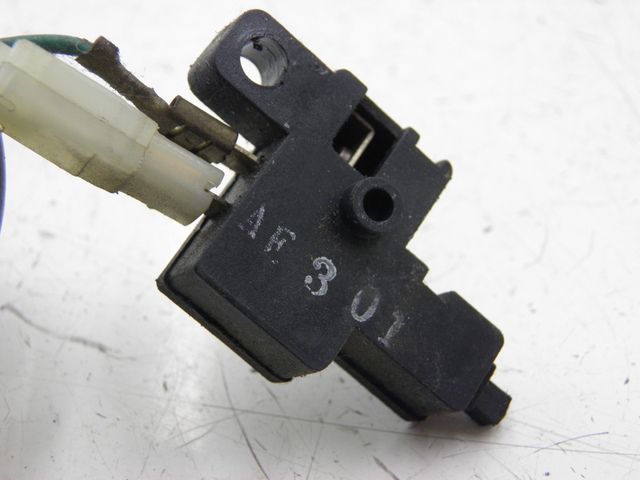 photo de Sensore apertura sella HONDA FES PANTHEON 125 (2003 - 2007) - Dettaglio del componente