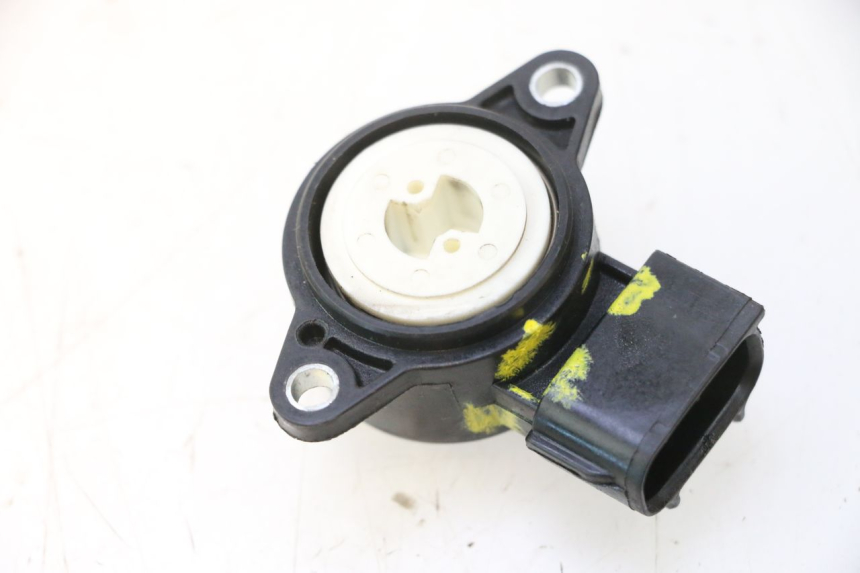 photo de SENSORE TPS SUZUKI BURGMAN 125 (2007 - 2014) - Altra angolazione