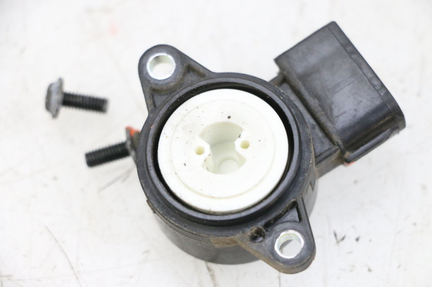 photo de SENSORE TPS YAMAHA X-MAX XMAX 125 (2010 - 2013) - Primo piano tecnico