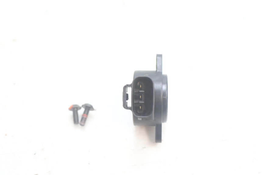 photo de CAPTEUR TPS YAMAHA XMAX X-MAX 125 (2006 - 2009) - Altra angolazione
