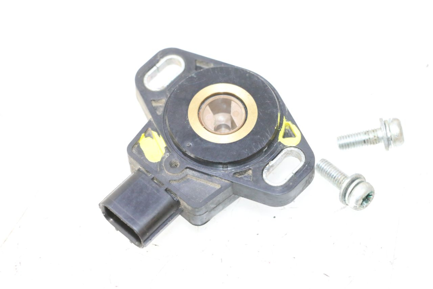 photo de SENSORE TPS HONDA XLV VARADERO 125 (2007 - 2012) - Primo piano tecnico