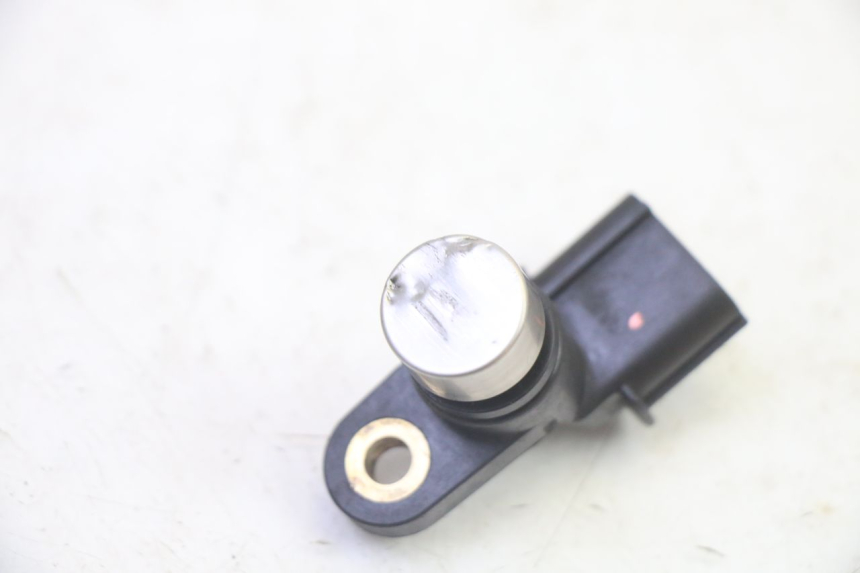 photo de SENSORE VELOCITÀ HONDA FES S-WING SWING ABS 125 (2007 - 2015) - Primo piano tecnico