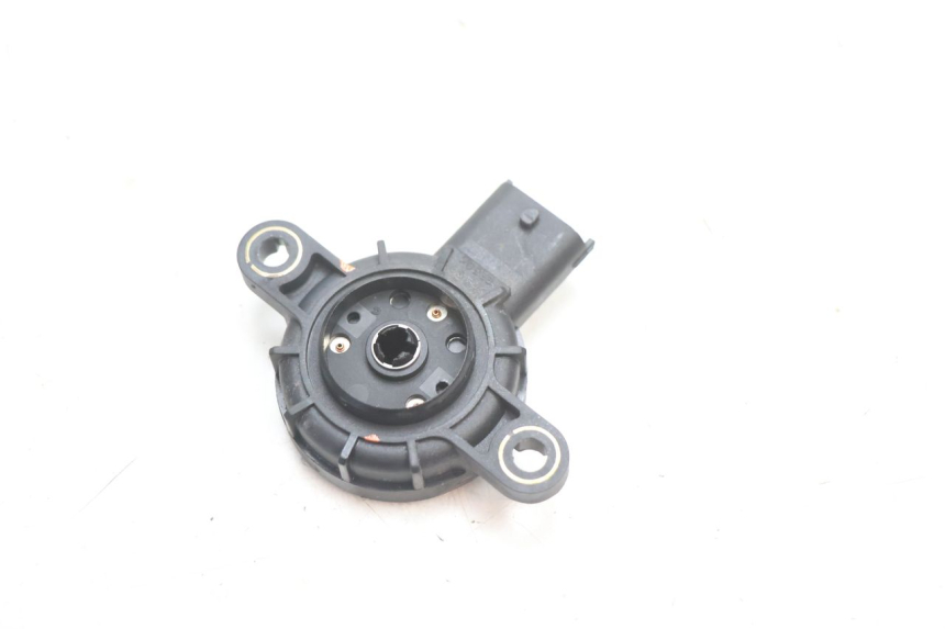 photo de SENSORE POSIZIONE ROLL LOCK PIAGGIO MP3 LT 400 (2007 - 2012) - Altra angolazione
