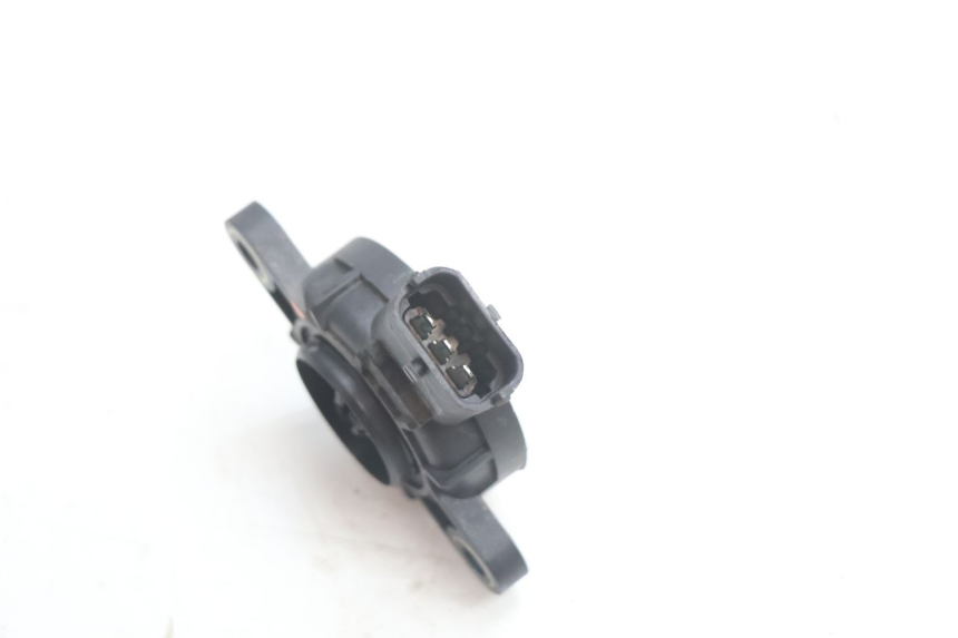 photo de SENSORE POSIZIONE ROLL LOCK PIAGGIO MP3 LT 400 (2007 - 2012) - Primo piano tecnico