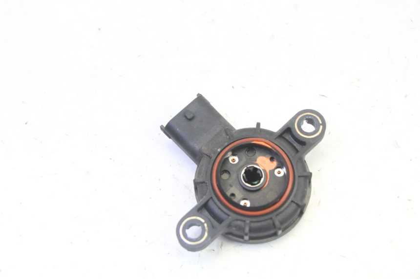 photo de SENSORE POSIZIONE ROLL LOCK PIAGGIO MP3 125 (2006 - 2014) - Altra angolazione