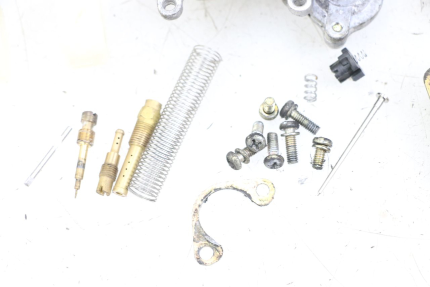 photo de CARBURATORE KYMCO AGILITY 4T 50 (2005 - 2018) - Stato della superficie e materiale