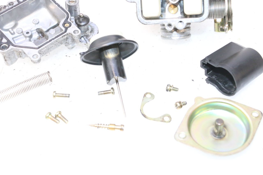 photo de CARBURATORE KYMCO AGILITY PREMIUM 50 (2007 - 2010) - Dettagli dei punti di fissaggio