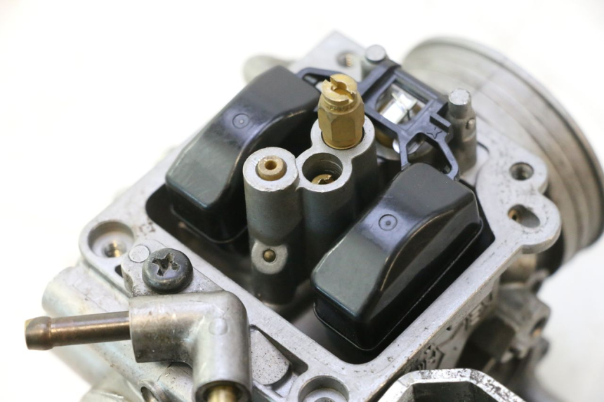 photo de CARBURATORE APRILIA ATLANTIC S 125 (2010 - 2013) - Dettagli dei punti di fissaggio