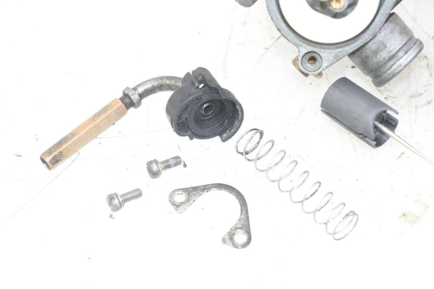 photo de Carburatore MBK BOOSTER SPIRIT NAKED 50 (2004 - 2017) - Caratteristiche distintive