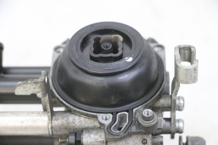 photo de CARBURATORE HONDA CBF 500 (2004 - 2007) - Ispezione visiva dettagliata