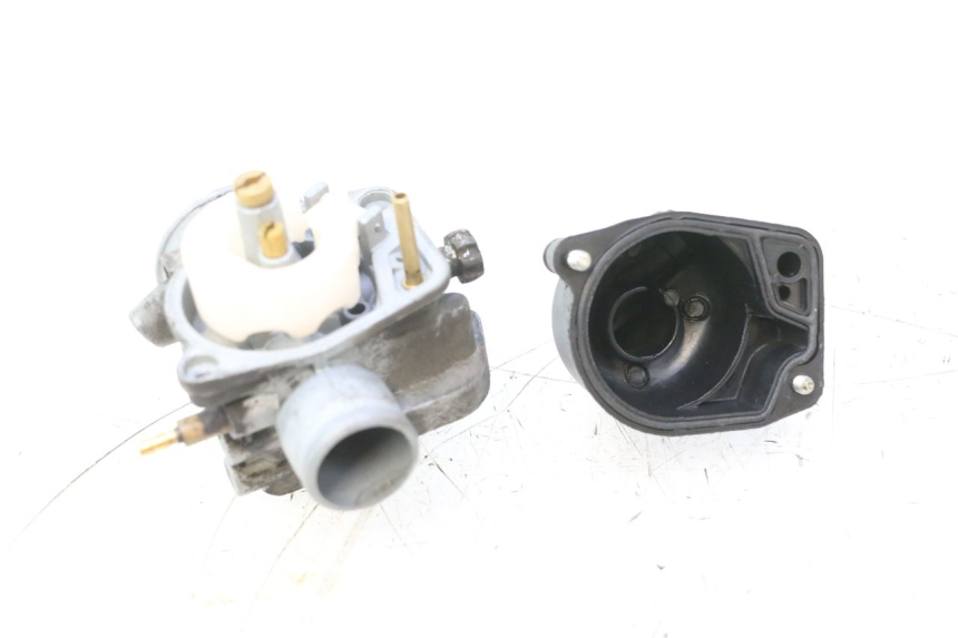 photo de CARBURATORE PEUGEOT CITYSTAR 2T 50 (2018 - 2021) - Dettagli dei punti di fissaggio