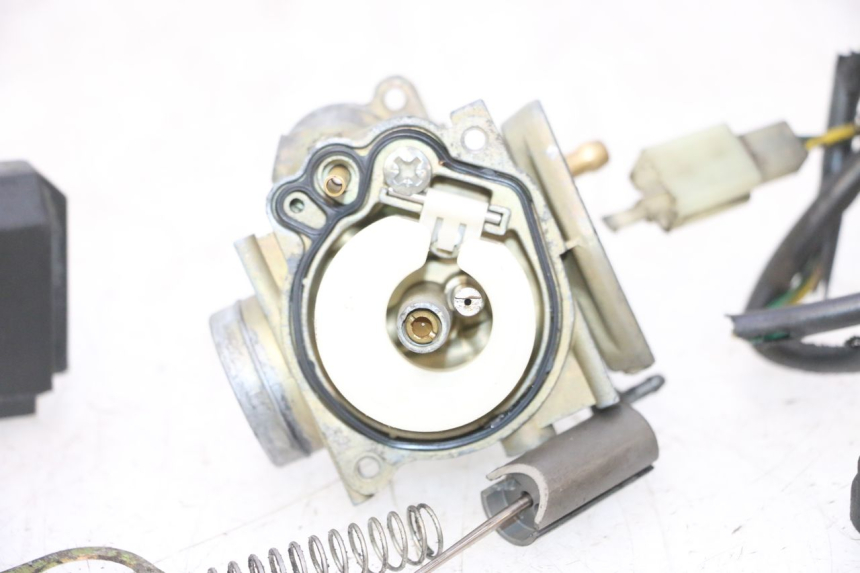 photo de CARBURATORE PEUGEOT ELYSTAR 50 (2002 - 2014) - Ispezione visiva dettagliata
