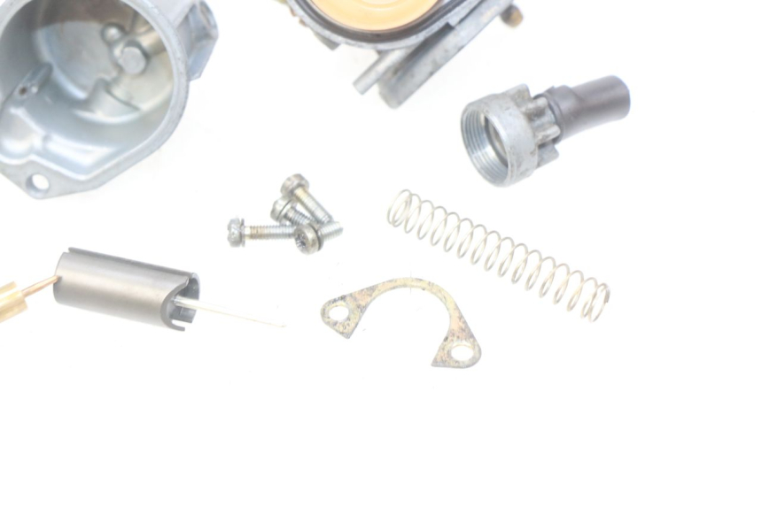 photo de CARBURATORE PEUGEOT FOX 50 (1995 - 2003) - Dettagli dei punti di fissaggio