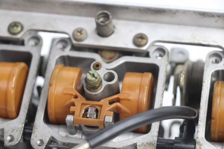 photo de CARBURATORE KAWASAKI GPX F ZX750F 750 (1986 - 1990) - Altra vista dell'articolo