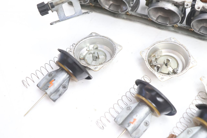photo de CARBURATORE KAWASAKI GPX F ZX750F 750 (1986 - 1990) - Primo piano ad alta risoluzione