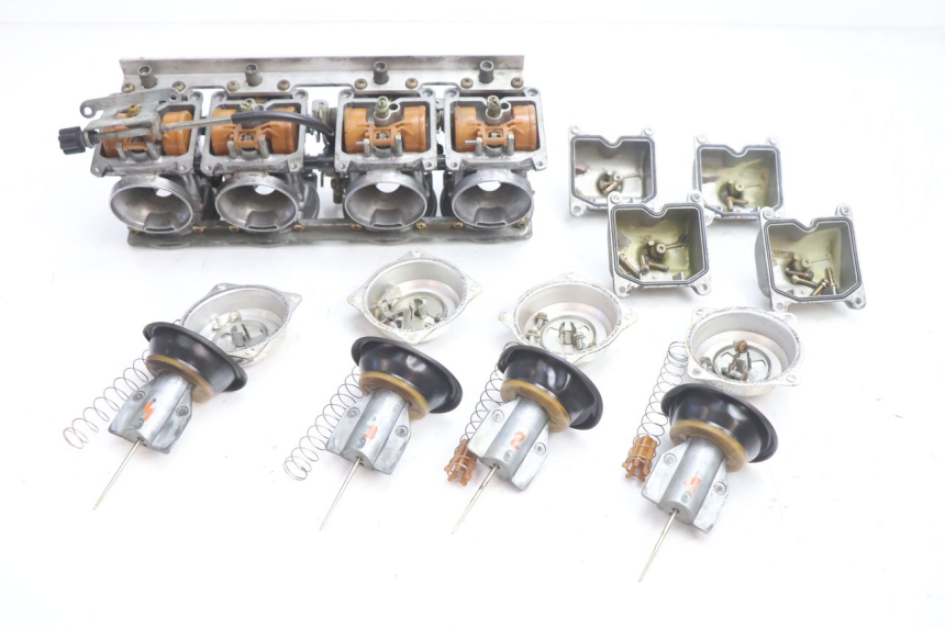 photo de CARBURATORE KAWASAKI GPX F ZX750F 750 (1986 - 1990) - Dettagli dei punti di fissaggio