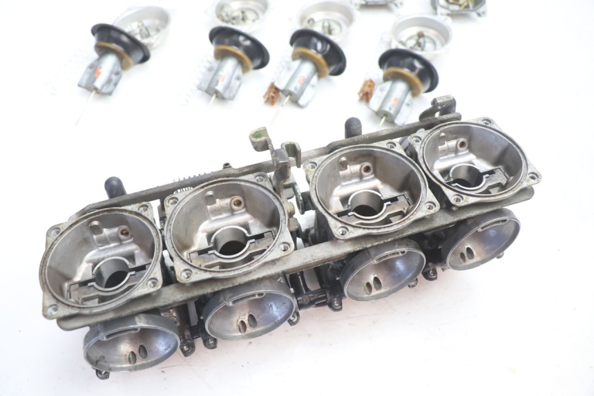 photo de CARBURATORE KAWASAKI GPX F ZX750F 750 (1986 - 1990) - Stato della superficie e materiale