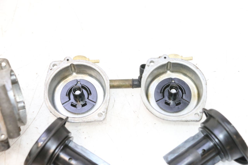 photo de CARBURATORE SUZUKI GS GSE 500 (2001 - 2003) - Dettagli dei punti di fissaggio