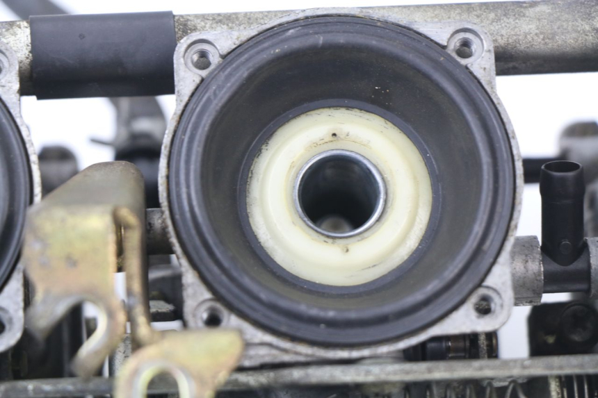 photo de CARBURATORE SUZUKI GSF N BANDIT 600 (1996 - 1999) - Angolazione alternativa
