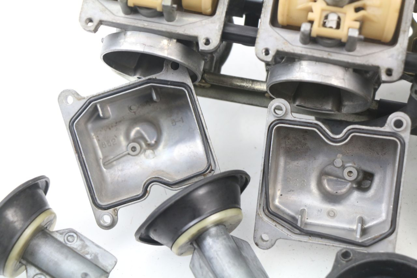 photo de CARBURATORE SUZUKI GSF N BANDIT 600 (1996 - 1999) - Stato della superficie e materiale