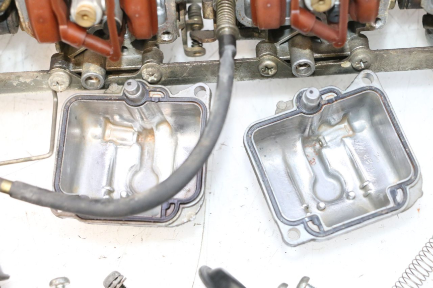 photo de CARBURATORE SUZUKI GSX F GSXF 750 (1988 - 1998) - Primo piano tecnico