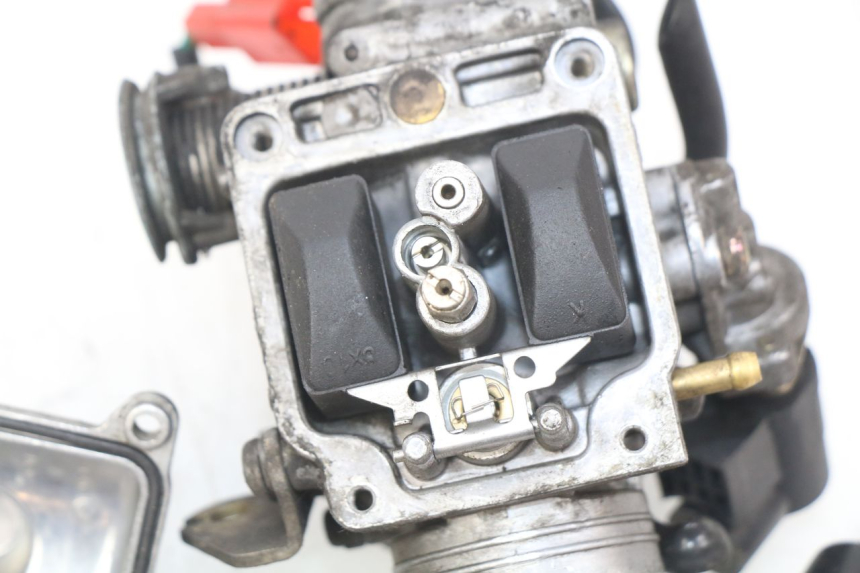 photo de Carburatore HAOTIAN HT125T-2 125 - Zoom sui componenti