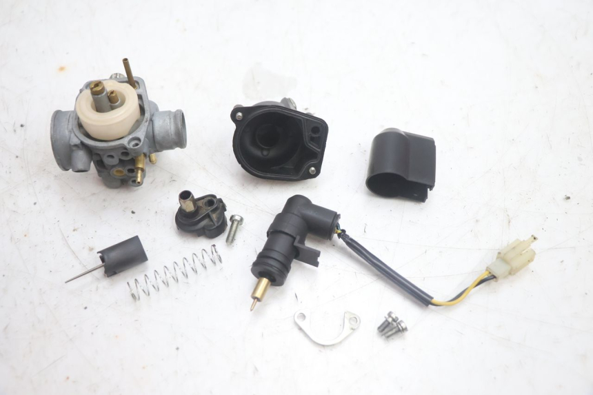photo de CARBURATORE PEUGEOT KISBEE 2T 50 (2010 - 2017) - Stato della superficie e materiale