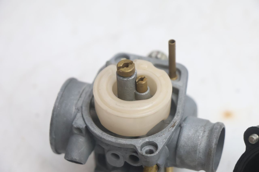photo de CARBURATORE PEUGEOT KISBEE 2T 50 (2010 - 2017) - Marcature e riferimenti originali