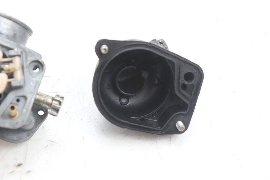 photo de CARBURATORE PEUGEOT KISBEE 2T 50 (2010 - 2017) - Altra vista dell'articolo