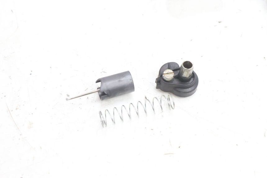 photo de CARBURATORE PEUGEOT KISBEE 2T 50 (2010 - 2017) - Caratteristiche distintive