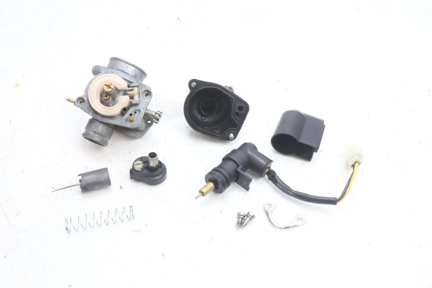 photo de CARBURATORE PEUGEOT KISBEE 2T 50 (2010 - 2017) - Stato della superficie e materiale